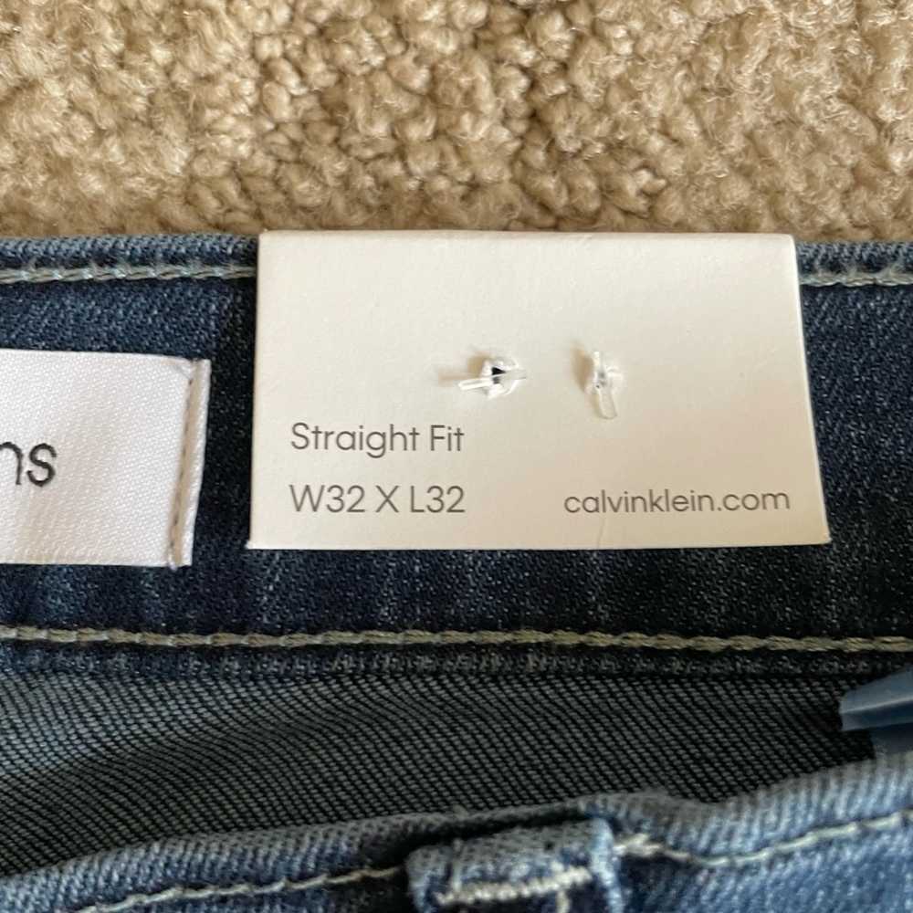 Calvin Klein - Picture 5 of 9
